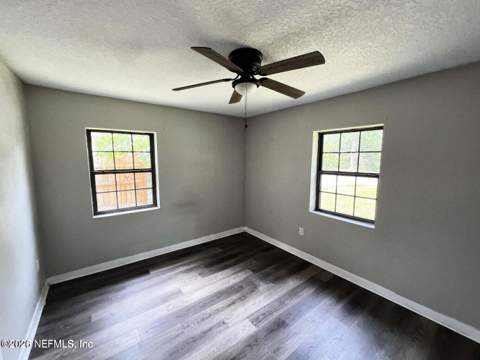 4650 Irvington Avenue, Jacksonville FL - photo 7 of 10