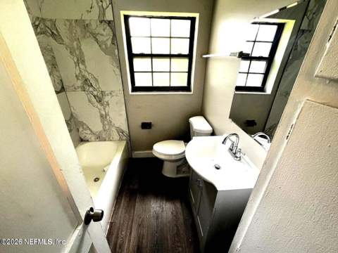 4650 Irvington Avenue, Jacksonville FL - photo 8 of 10