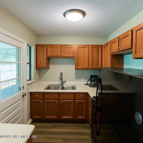 4650 Irvington Avenue, Jacksonville FL - photo 9 of 10