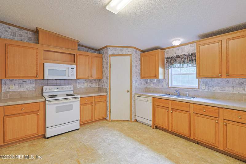 4 bedroom Mobile Home at 4176 Osceola Trail, Osceola Forest, Middleburg — photo 4