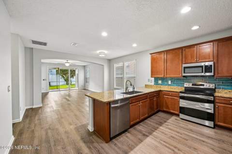 11965 Diamond Springs Drive, Jacksonville FL - photo 10 of 31