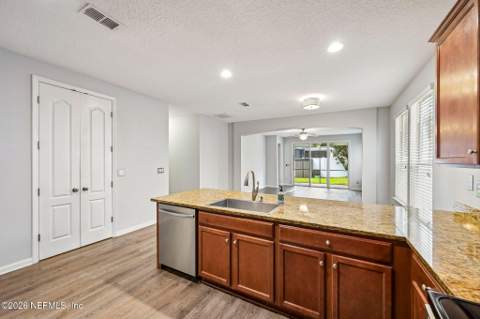 11965 Diamond Springs Drive, Jacksonville FL - photo 11 of 31