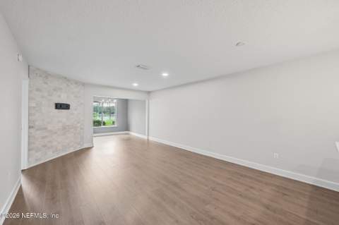 3809 Lavista Circle #210, Jacksonville FL - photo 8 of 26