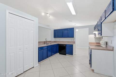 6849 Ridgeview Avenue, Jacksonville FL - photo 10 of 25