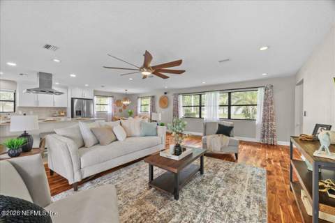 14526 Plumosa Drive, Jacksonville FL - photo 6 of 35