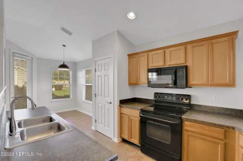 2111 Stone Creek Drive #F, Fleming Island FL - photo 10 of 29