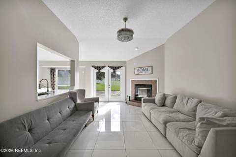 11407 Deep Springs Drive, Jacksonville FL - photo 11 of 44