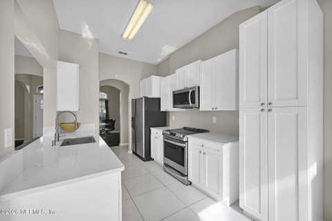 11407 Deep Springs Drive, Jacksonville FL - photo 16 of 44
