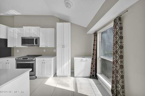 11407 Deep Springs Drive, Jacksonville FL - photo 17 of 44