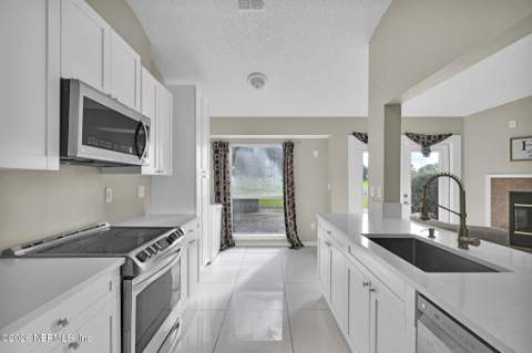 11407 Deep Springs Drive, Jacksonville FL - photo 18 of 44