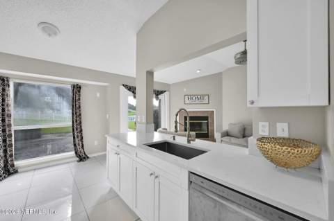 11407 Deep Springs Drive, Jacksonville FL - photo 19 of 44