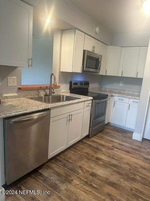 7947 Los Robles Court, Jacksonville FL - photo 9 of 24