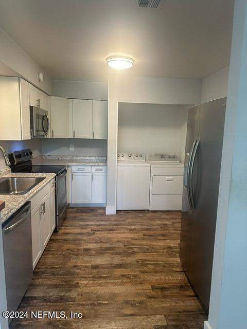7947 Los Robles Court, Jacksonville FL - photo 10 of 24