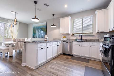 11558 Tiburon Drive, Jacksonville FL - photo 21 of 46