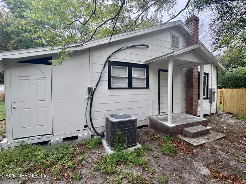 3 bedroom Single Family Residence at 5420 Leaming Avenue, Edgewood, Jacksonville — photo 4
