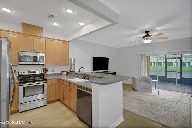 3 bedroom Townhouse at 12970 Spring Rain Road, Verano At Bartram Park, Jacksonville — photo 4
