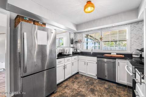 705 Neptune Lane, Neptune Beach FL - photo 6 of 37