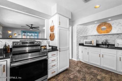 705 Neptune Lane, Neptune Beach FL - photo 7 of 37