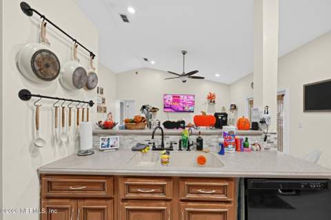 8510 Shuter Court, Jacksonville FL - photo 16 of 30