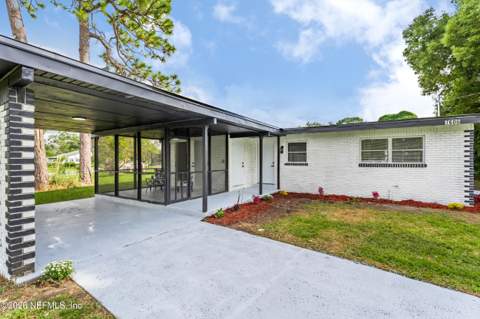 7606 Contour Drive, Jacksonville FL - photo 10 of 33