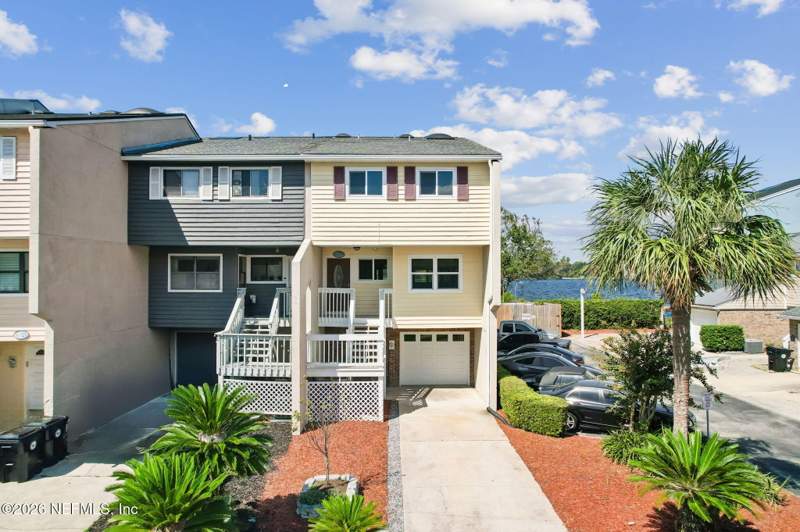 4 bedroom Single Family Residence at 327 Scenic Point Lane, The Point, Fleming Island — photo 2