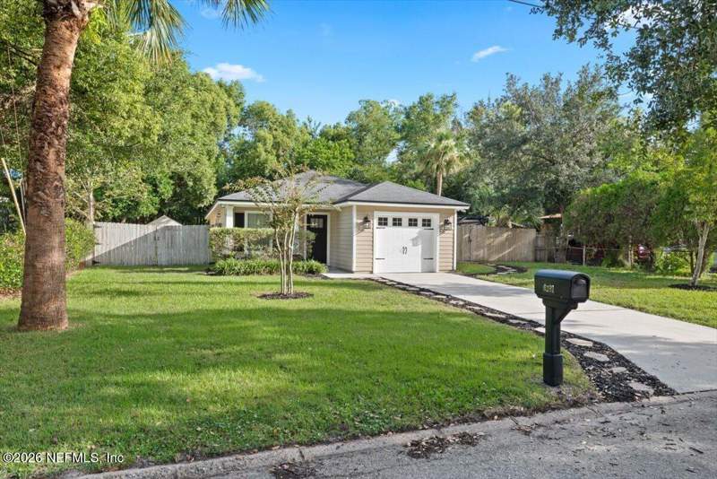 3 bedroom Single Family Residence at 6237 Syringa Lane, Arlington Hills, Jacksonville — photo 2
