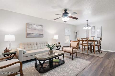 6237 Syringa Lane, Jacksonville FL - photo 7 of 37