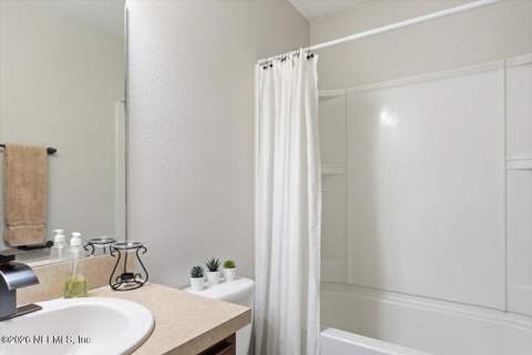 6237 Syringa Lane, Jacksonville FL - photo 16 of 37