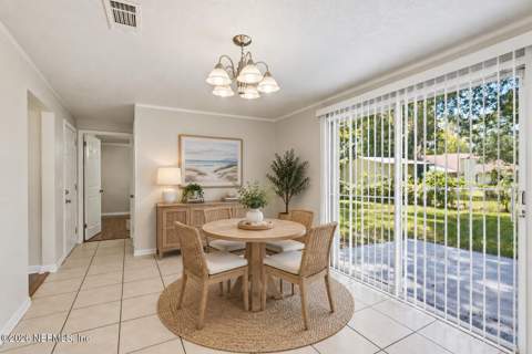 8577 Ruckman Avenue, Jacksonville FL - photo 10 of 21