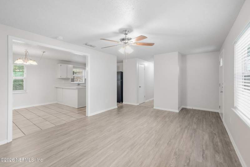 4 bedroom Single Family Residence at 11631 Gwynford Lane, Lake Mandarin, Jacksonville — photo 4