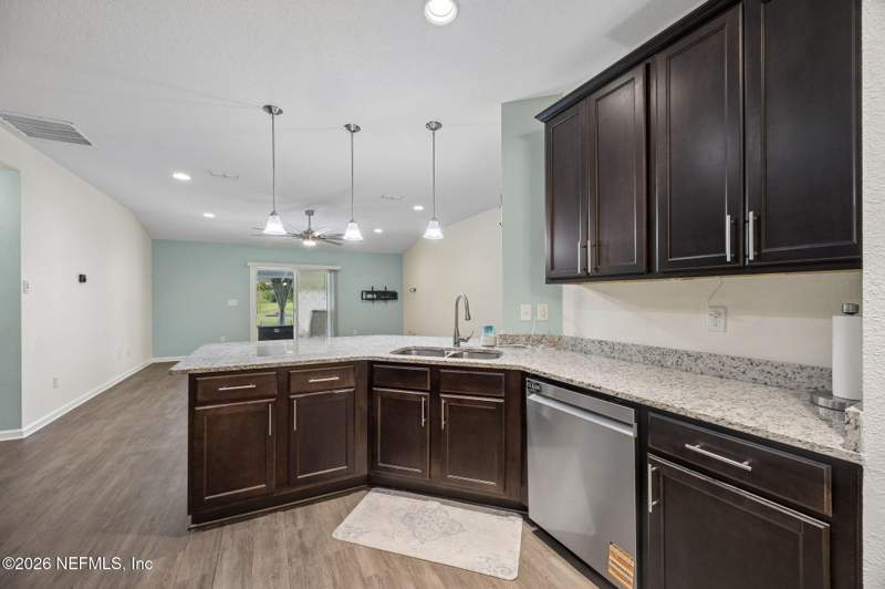 4 bedroom Single Family Residence at 7336 Sycamore Street, Dinsmore Farms, Jacksonville — photo 5