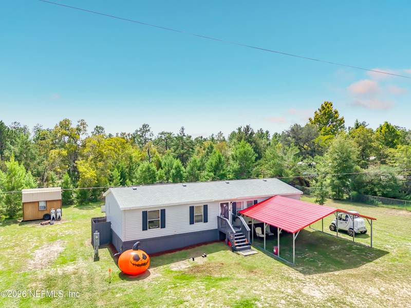 3 bedroom Mobile Home at 207 Himalayan Street, Interlachen Estate, Interlachen — photo 2