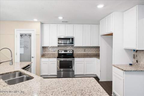12766 Chandlers Crossing Lane, Jacksonville FL - photo 11 of 32