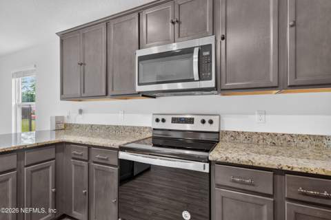 8566 Newnan Lake Drive, Macclenny FL - photo 11 of 54