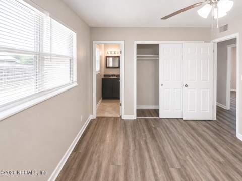 8067 Santillo Drive, Jacksonville FL - photo 9 of 14