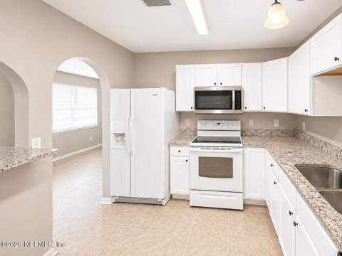 8067 Santillo Drive, Jacksonville FL - photo 7 of 14