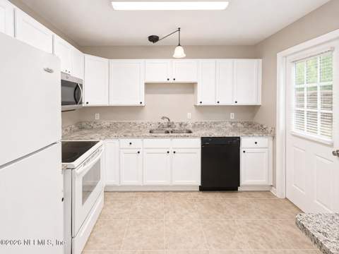 8067 Santillo Drive, Jacksonville FL - photo 6 of 14