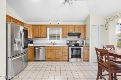 11405 Beecher Circle, Jacksonville FL - photo 11 of 32