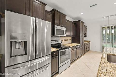 14085 Mahogany Avenue, Jacksonville FL - photo 14 of 33