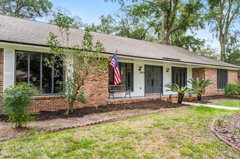 4375 Maywood Drive, Jacksonville FL - photo 6 of 45