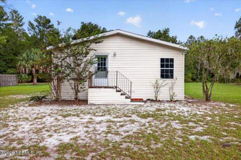 102 Center Avenue, Pomona Park FL - photo 6 of 37