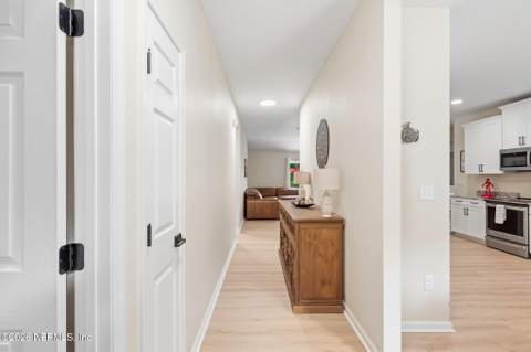5009 Herton Drive, Jacksonville FL - photo 6 of 38