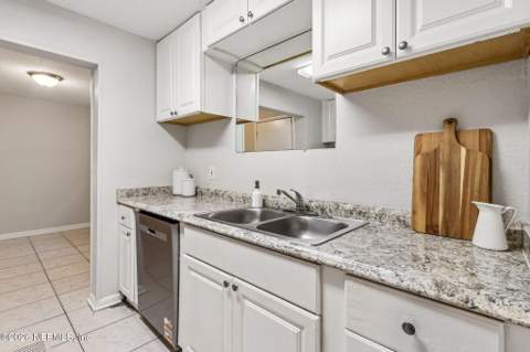2965 Sunset Street, Jacksonville FL - photo 7 of 21