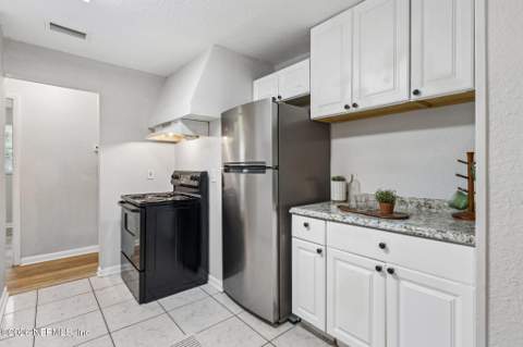 2965 Sunset Street, Jacksonville FL - photo 8 of 21