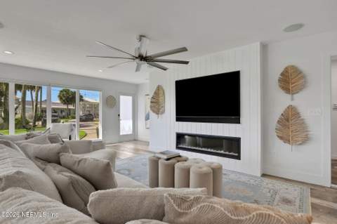14645 Lagoon Drive, Jacksonville FL - photo 8 of 83