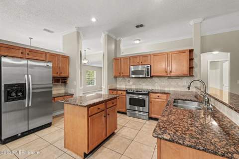 4964 Lake Charles Drive, Jacksonville FL - photo 16 of 34