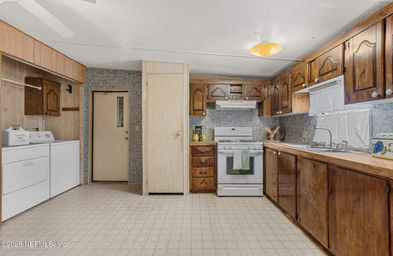 3 bedroom Mobile Home at 125 Pine Street, Estates At Aloma Woods Ph 3, Satsuma — photo 5