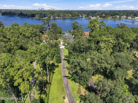 4537 Ortega Farms Circle, Jacksonville FL - photo 7 of 92