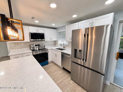 8382 Fury Drive, Jacksonville FL - photo 7 of 21