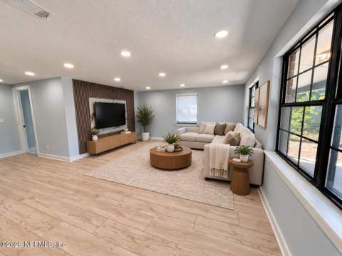 8382 Fury Drive, Jacksonville FL - photo 10 of 21